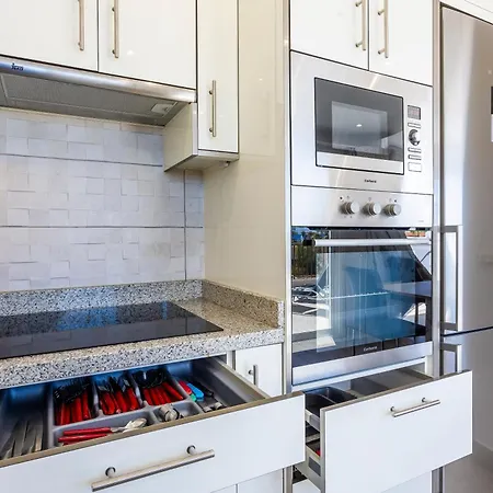 Lejlighed Ocean Panorama - 3 Ac Bedrooms, Private Garage, Pool, 2 Bathrooms, Tv Channels *