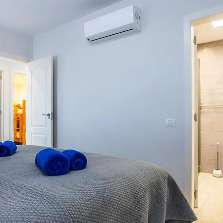 Ocean Panorama - 3 Ac Bedrooms, Private Garage, Pool, 2 Bathrooms, Tv Channels *