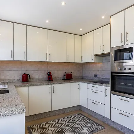 Ocean Panorama - 3 Ac Bedrooms, Private Garage, Pool, 2 Bathrooms, Tv Channels