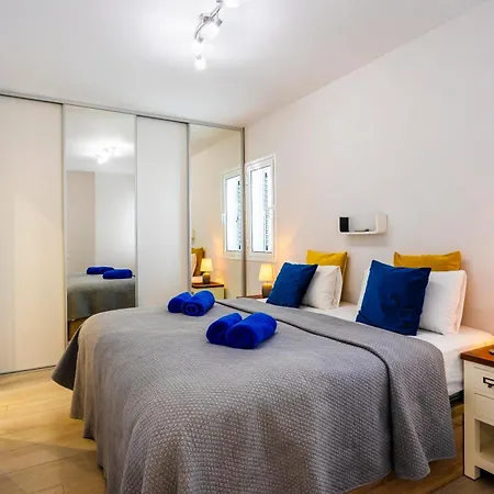 Ocean Panorama - 3 Ac Bedrooms, Private Garage, Pool, 2 Bathrooms, Tv Channels דירה