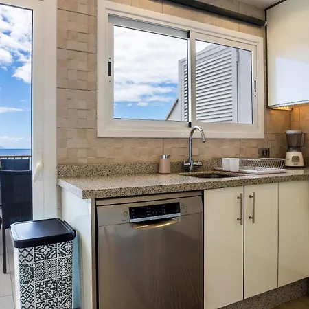 Ocean Panorama - 3 Ac Bedrooms, Private Garage, Pool, 2 Bathrooms, Tv Channels Lejlighed Acantilado de los Gigantes